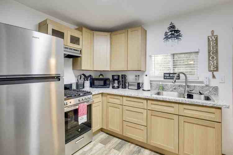 10545 Sunrise Highway - Photo 2 of 19