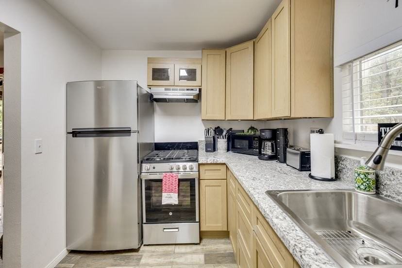10545 Sunrise Highway - Photo 4 of 19