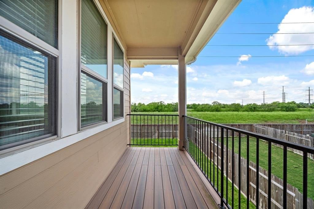 2539 Terrace Point Dr - Photo 2 of 20