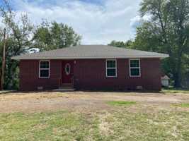 featured image of 1214 E 2nd St