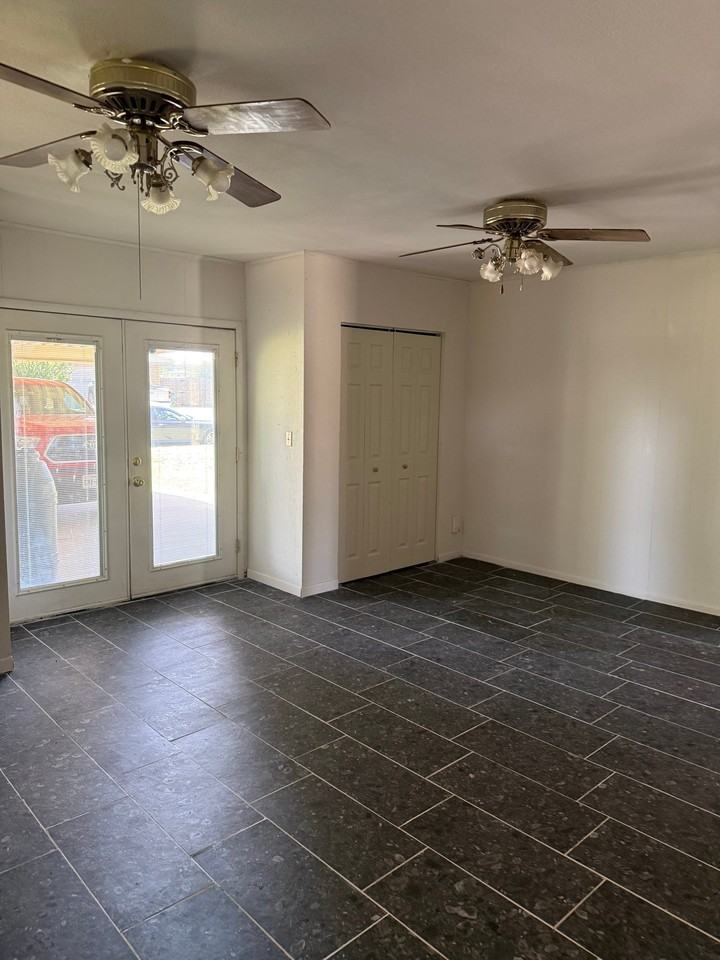 705 Pillar St - Photo 3 of 20