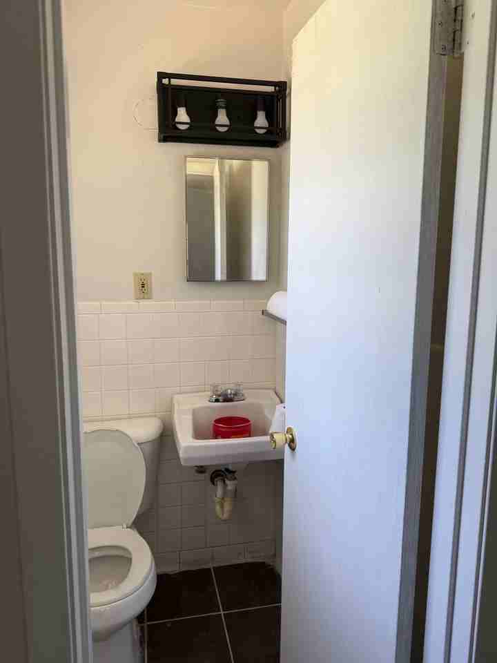 705 Pillar St - Photo 5 of 20