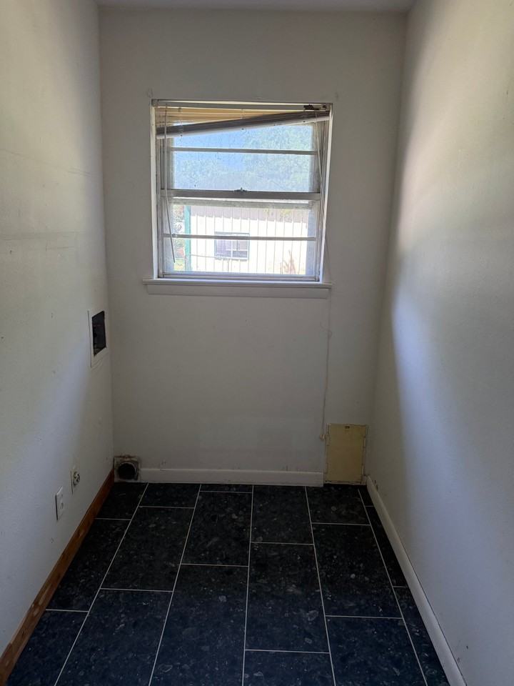 705 Pillar St - Photo 6 of 20