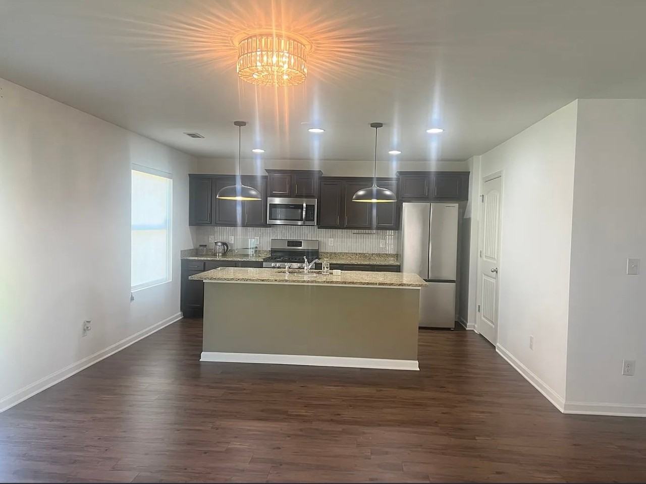 4599 Woodford Cir - Photo 4 of 18