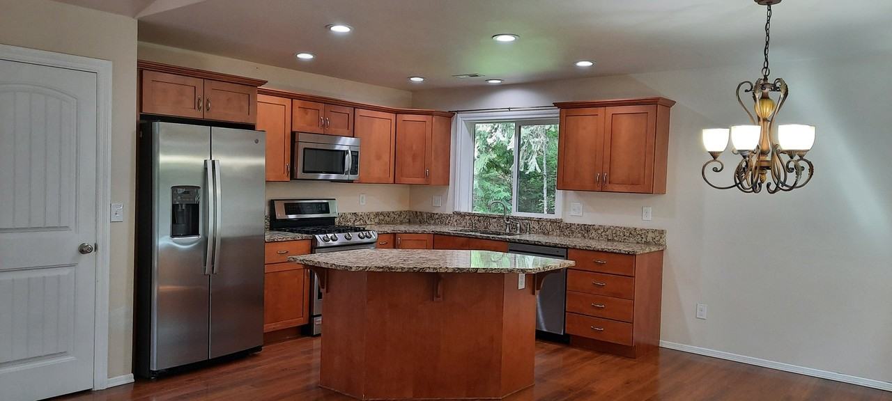 1710 Sapphire Trl - Photo 2 of 20
