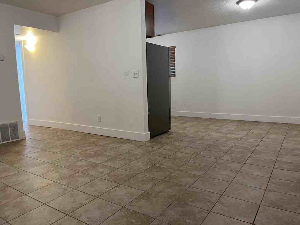 223 S Montgomery St #2 - Photo 5 of 14