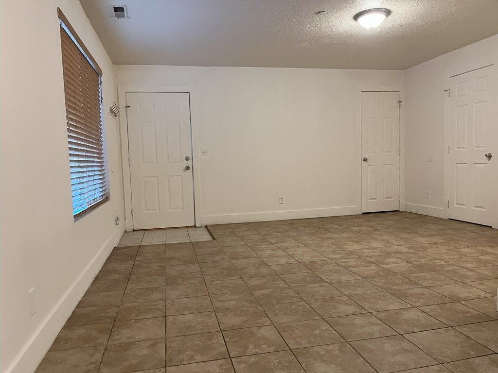 223 S Montgomery St #2 - Photo 7 of 14