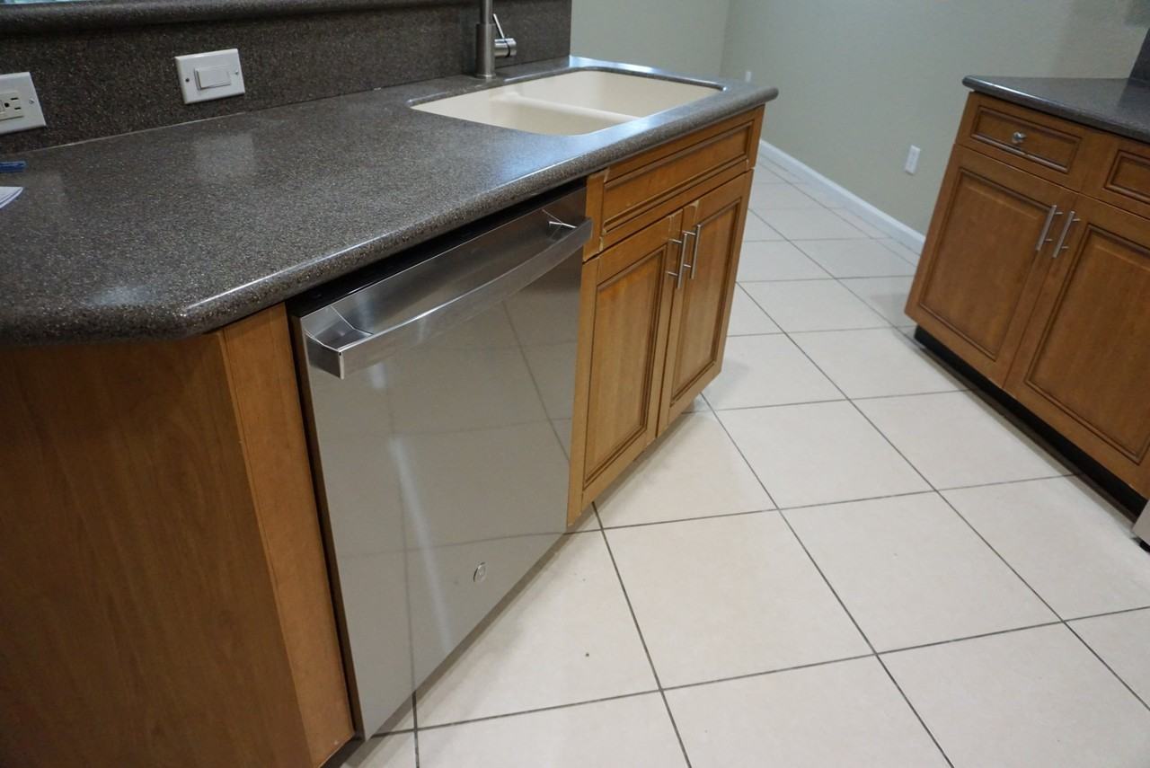 2030 Nassau Dr - Photo 4 of 19