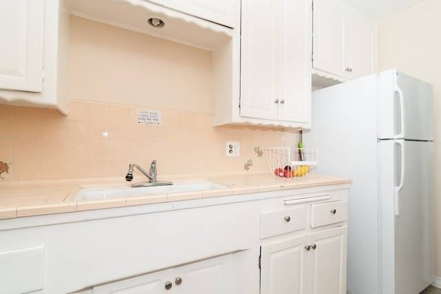 640 Elm Ave - Photo 4 of 10