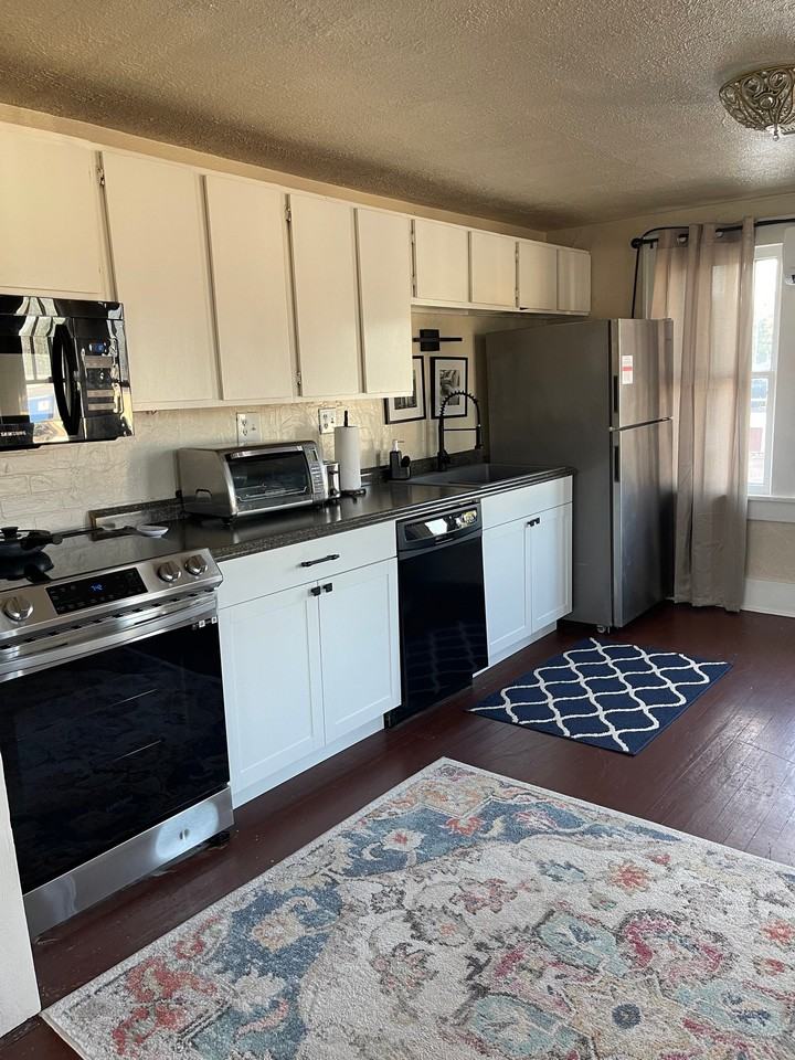 134 S Main St - Photo 4 of 13