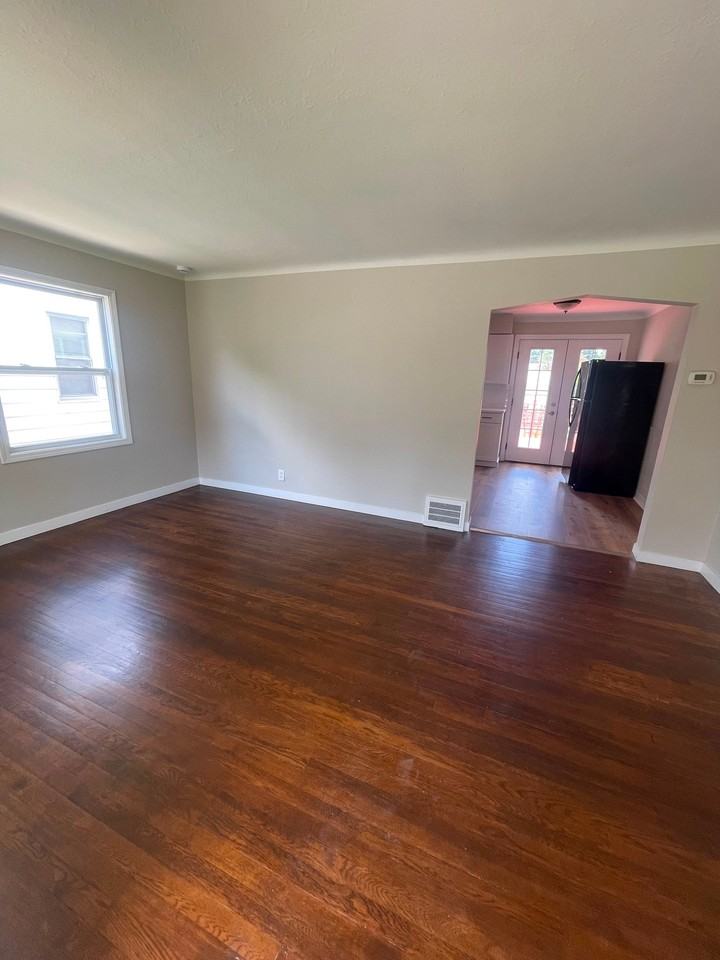 12317 Darlington Ave - Photo 4 of 12