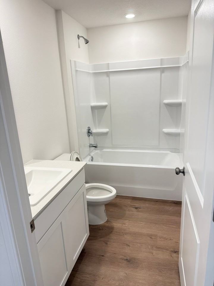 80 Bay Springs Blvd Blvd - Photo 3 of 8