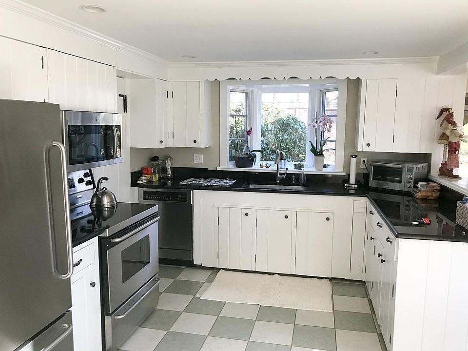 198 Wolfpit Ave - Photo 4 of 15