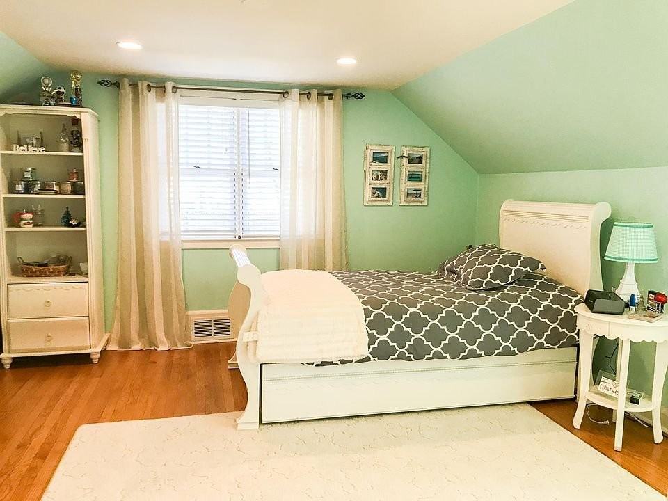 198 Wolfpit Ave - Photo 7 of 15