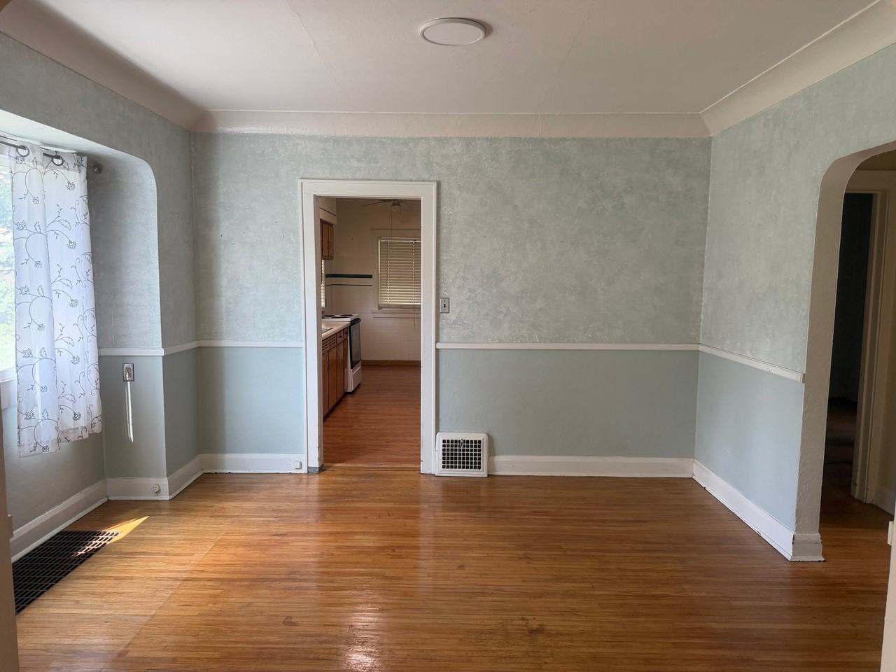 3333 Blackstone Dr - Photo 3 of 10
