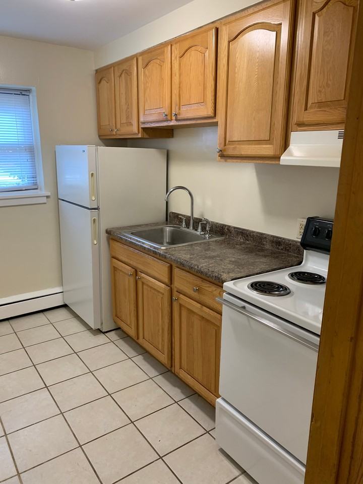 890 Cleveland Ave S #9 - Photo 5 of 16