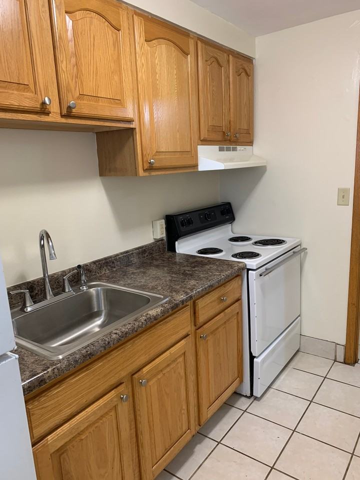 890 Cleveland Ave S #9 - Photo 6 of 16