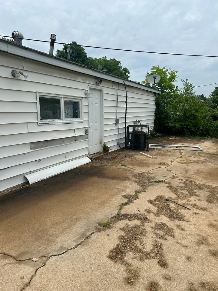 722 Saint Paul Dr - Photo 4 of 20