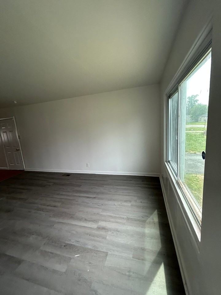 722 Saint Paul Dr - Photo 7 of 20