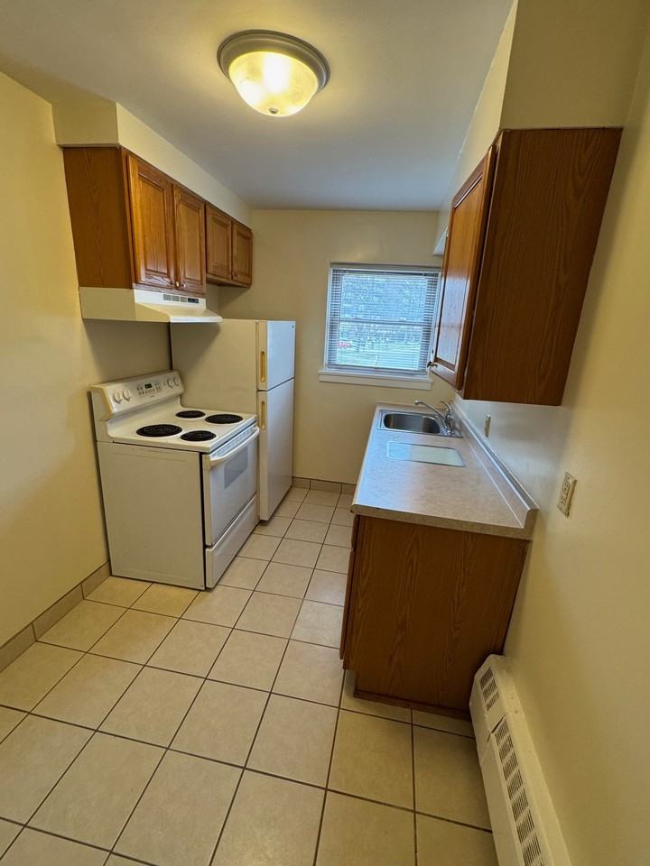 869 Saint Paul Ave #1 - Photo 3 of 16