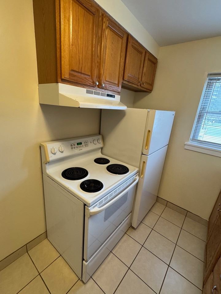 869 Saint Paul Ave #1 - Photo 5 of 16