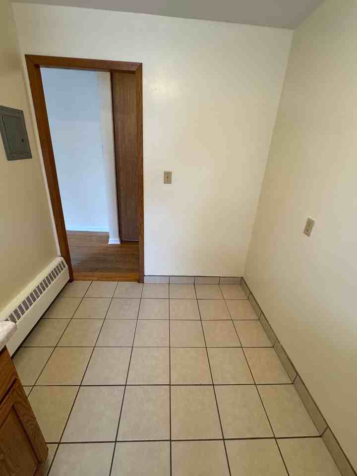 869 Saint Paul Ave #1 - Photo 6 of 16