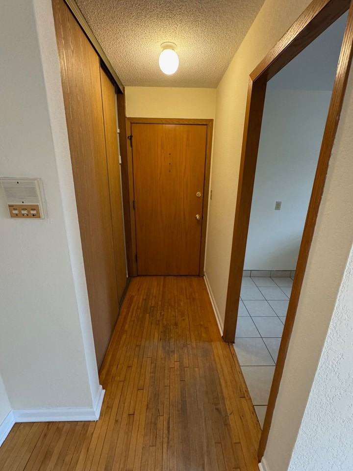 869 Saint Paul Ave #1 - Photo 7 of 16