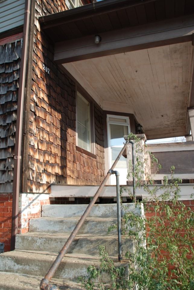 207 Scammel St #2 - Photo 3 of 16
