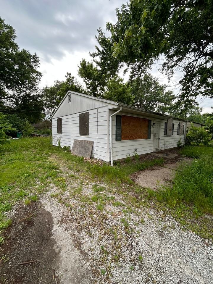 1320 Williams St - Photo 2 of 13