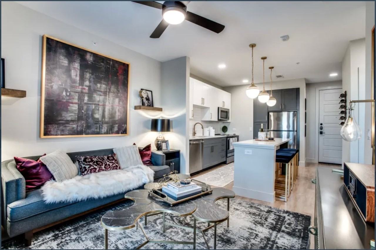 111 W Davis St #2425 - Photo 2 of 20