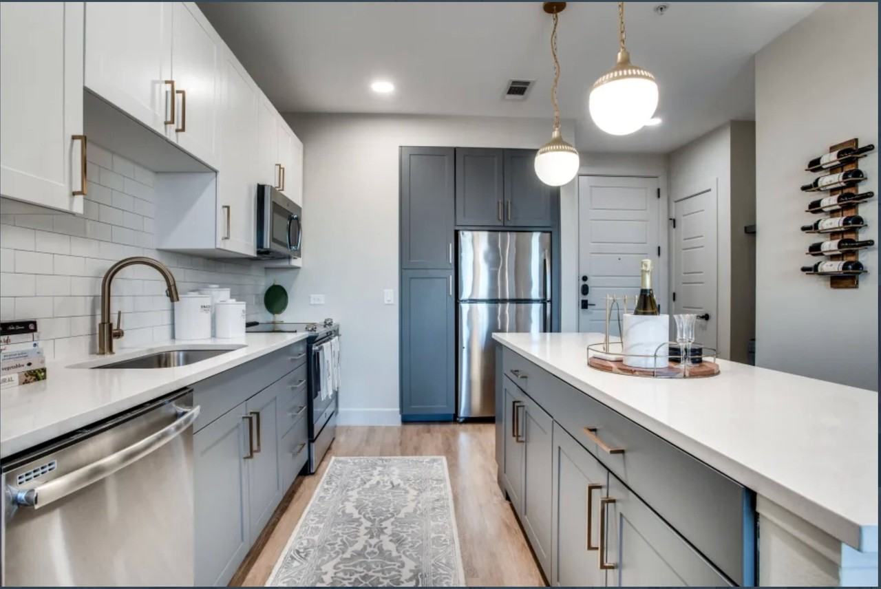 111 W Davis St #2425 - Photo 6 of 20