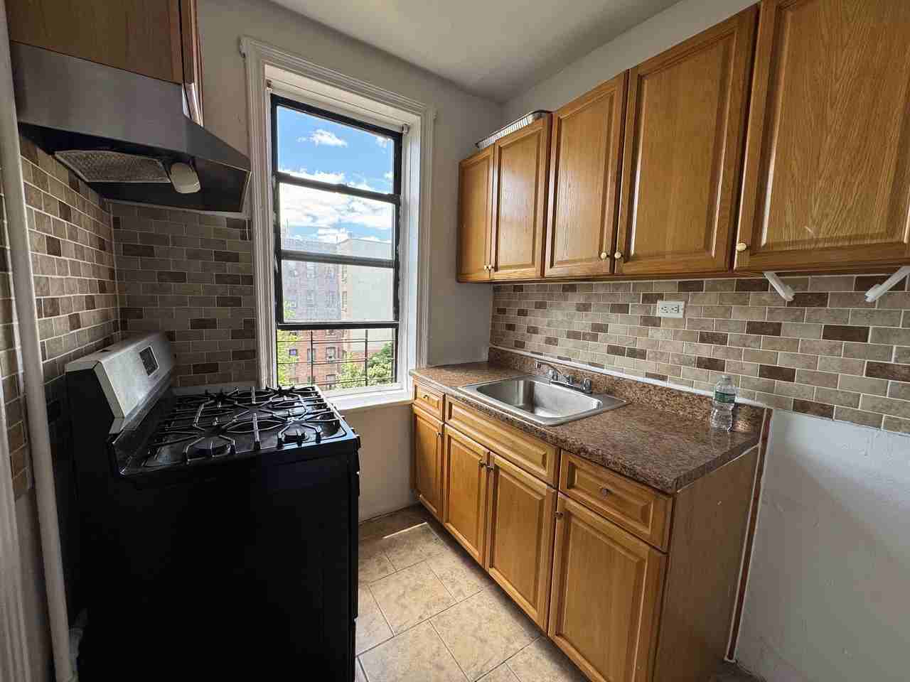 1730 Popham Ave #5 - Photo 4 of 12