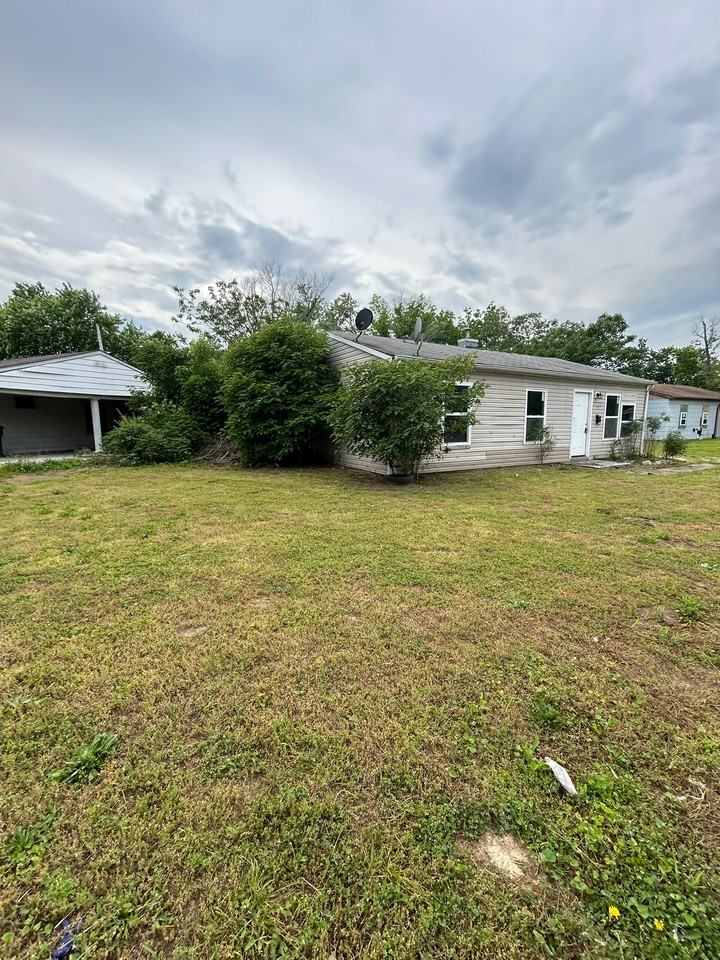 523 Saint Paul Dr - Photo 2 of 20