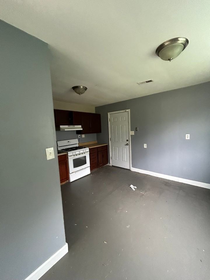 523 Saint Paul Dr - Photo 7 of 20