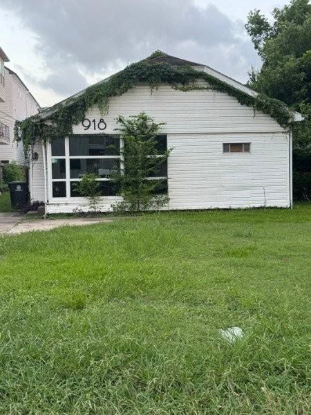 918 W 18th St - Photo 2 of 4