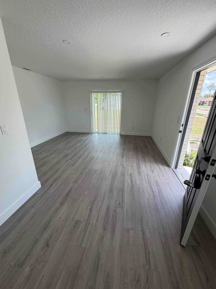 11803 Alafaya Woods Court - Photo 6 of 9
