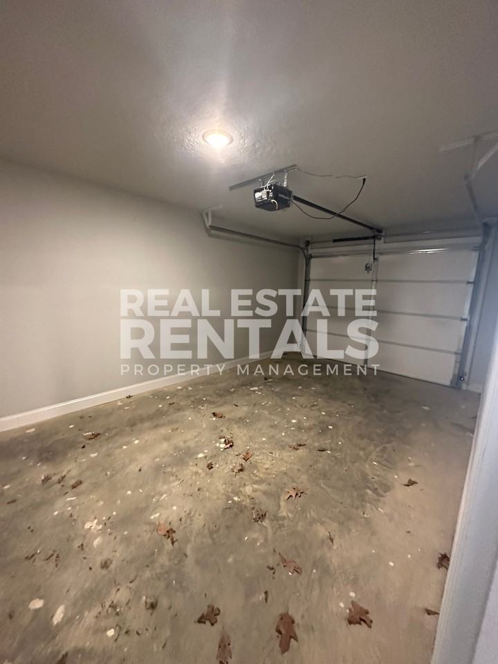 Hollingsworth Apartments - Photo 5 of 6