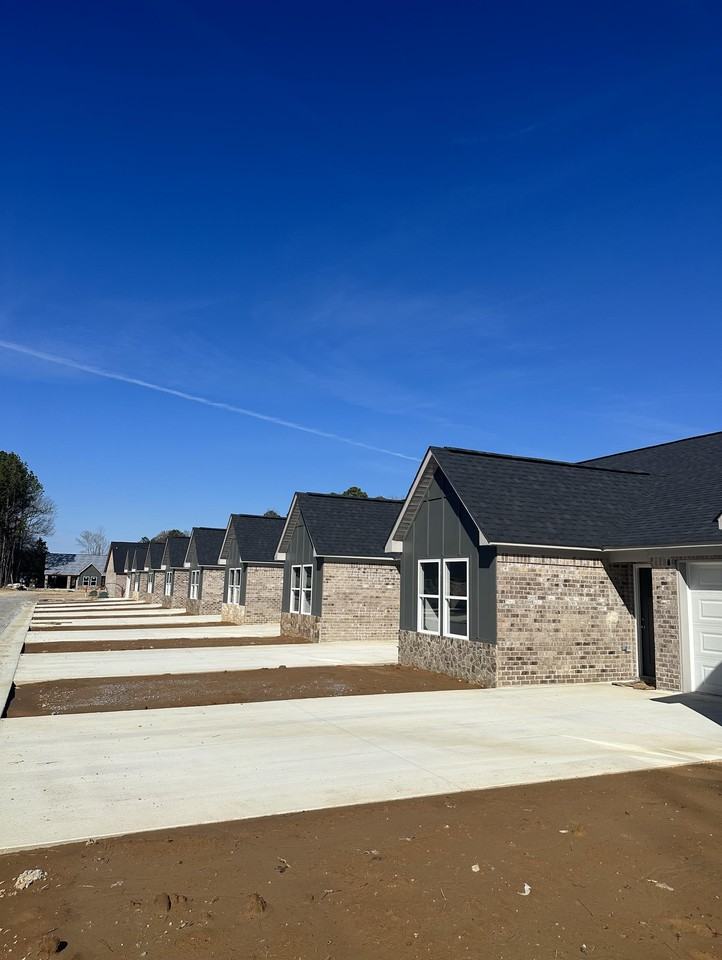 Hollingsworth Apartments - Photo 6 of 6