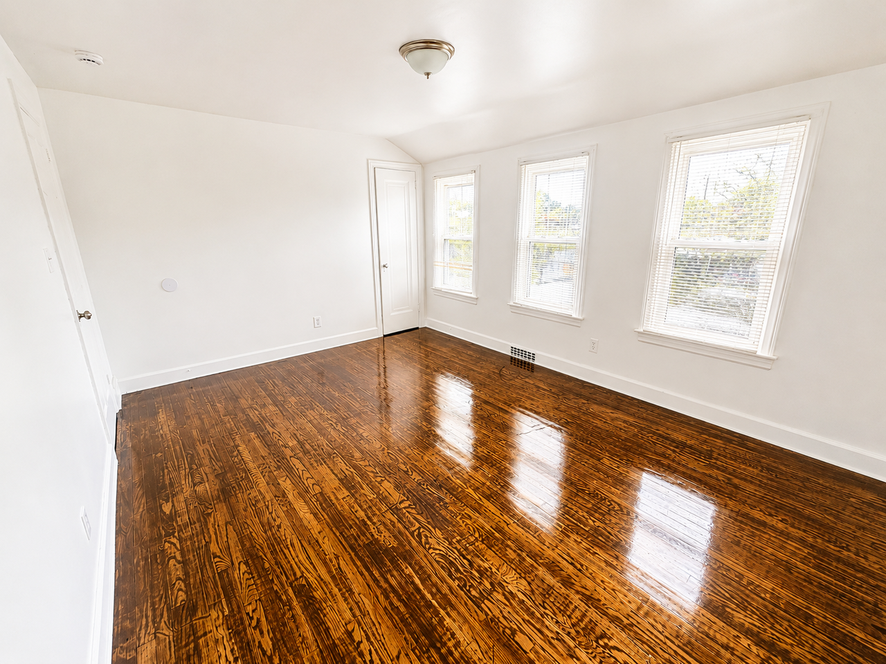 19136 Gable Street - Photo 3 of 7