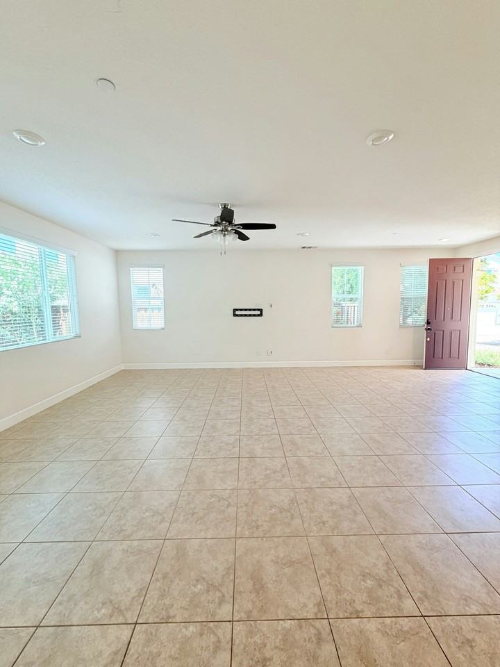 2133 Salice Way - Photo 4 of 23