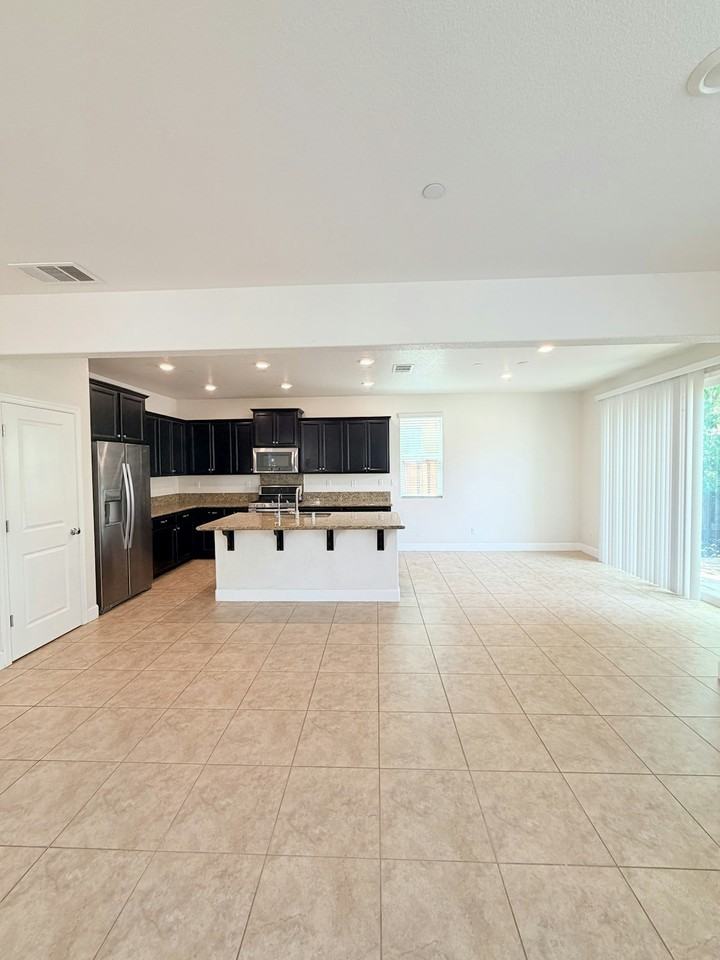 2133 Salice Way - Photo 5 of 23