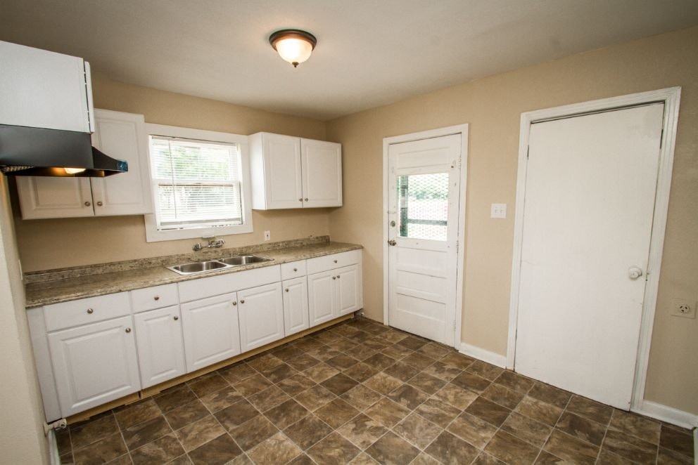 3030 Martin Luther King Drive - Photo 4 of 20