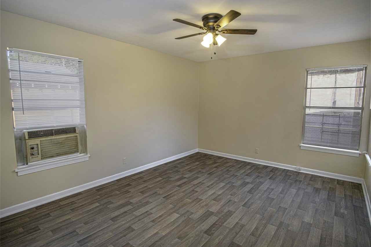 319 Charcliff Drive - Photo 4 of 25