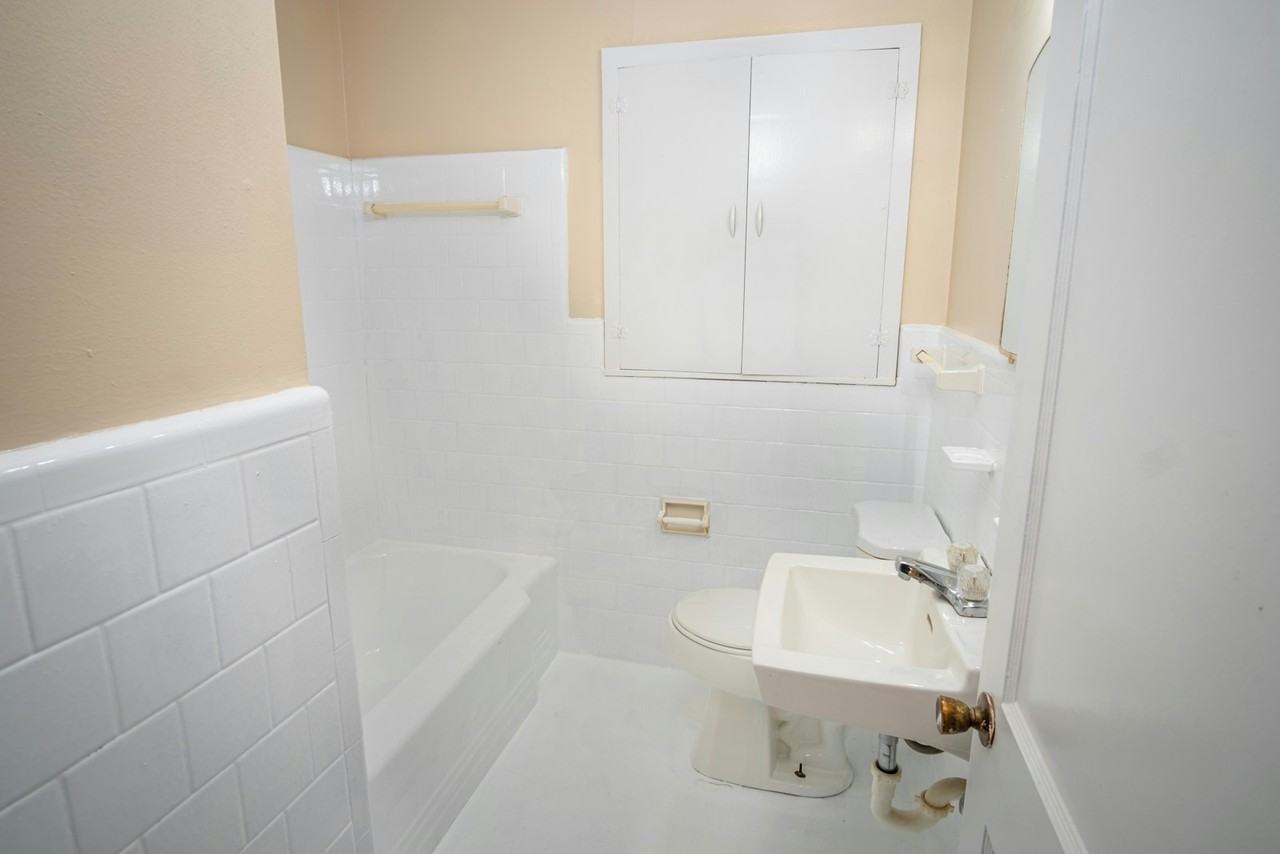 319 Charcliff Drive - Photo 5 of 25