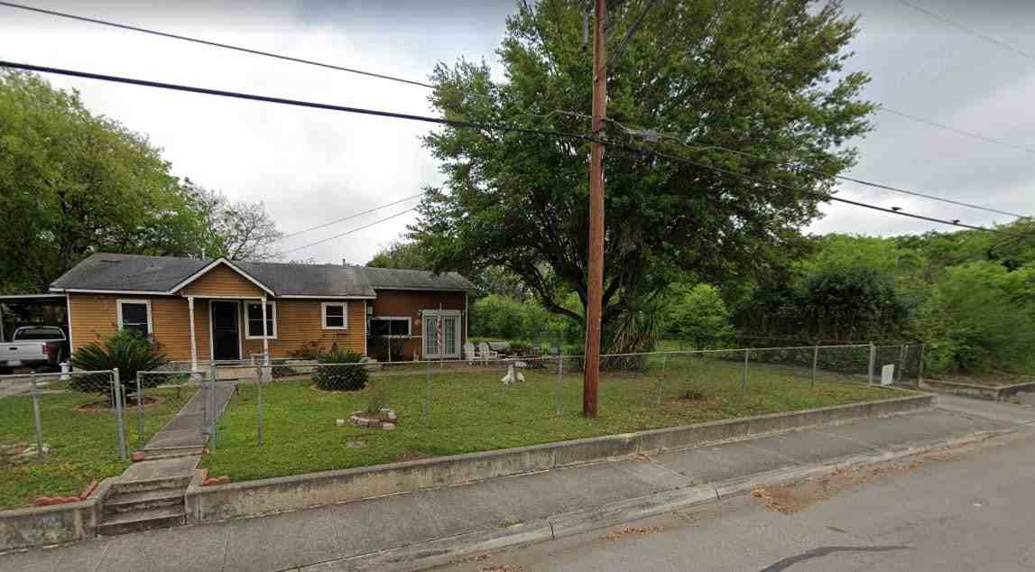 231 Ferris Avenue - Photo 2 of 4