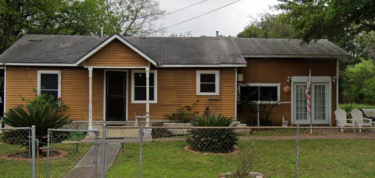 231 Ferris Avenue - Photo 3 of 4