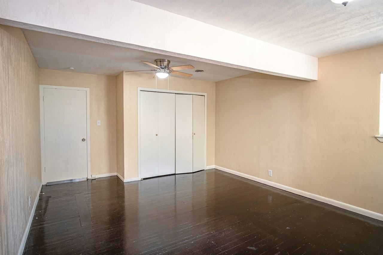 406 Como Street - Photo 2 of 17