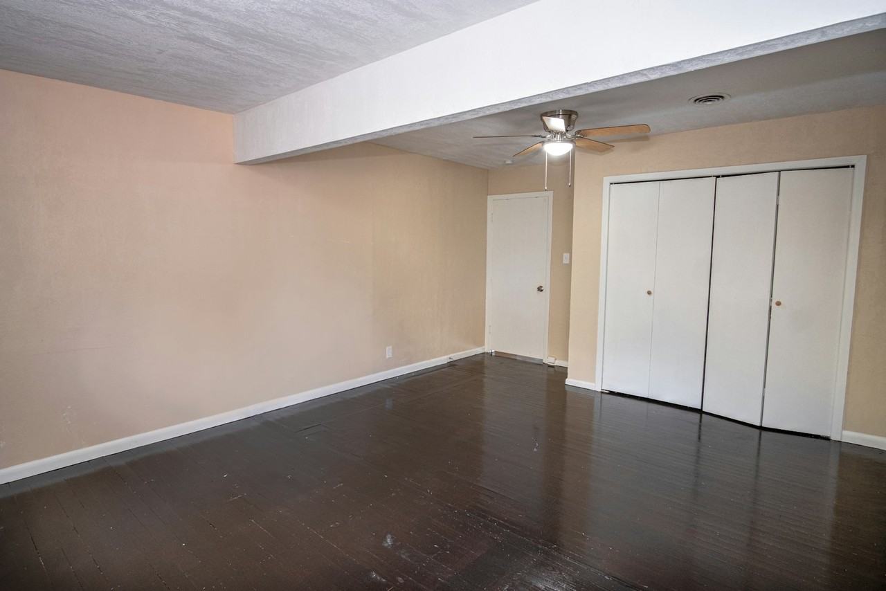 406 Como Street - Photo 3 of 17