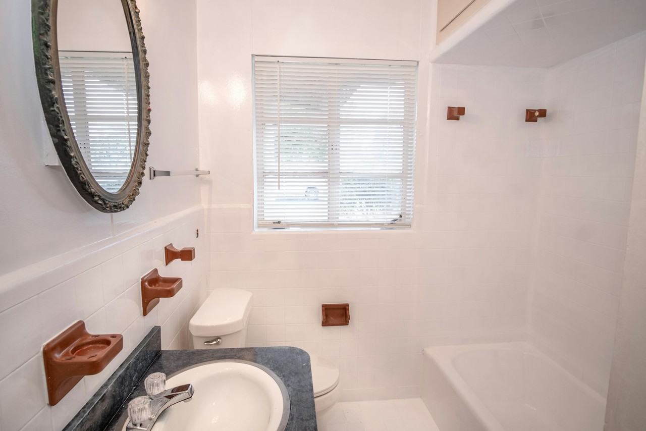 406 Como Street - Photo 4 of 17
