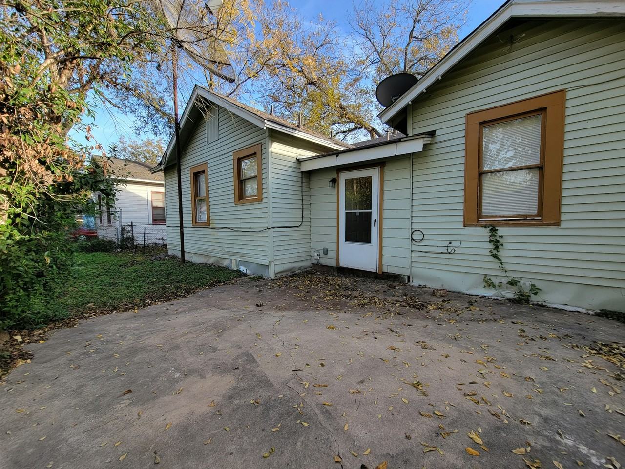 1111 Gibbs Street - Photo 3 of 29